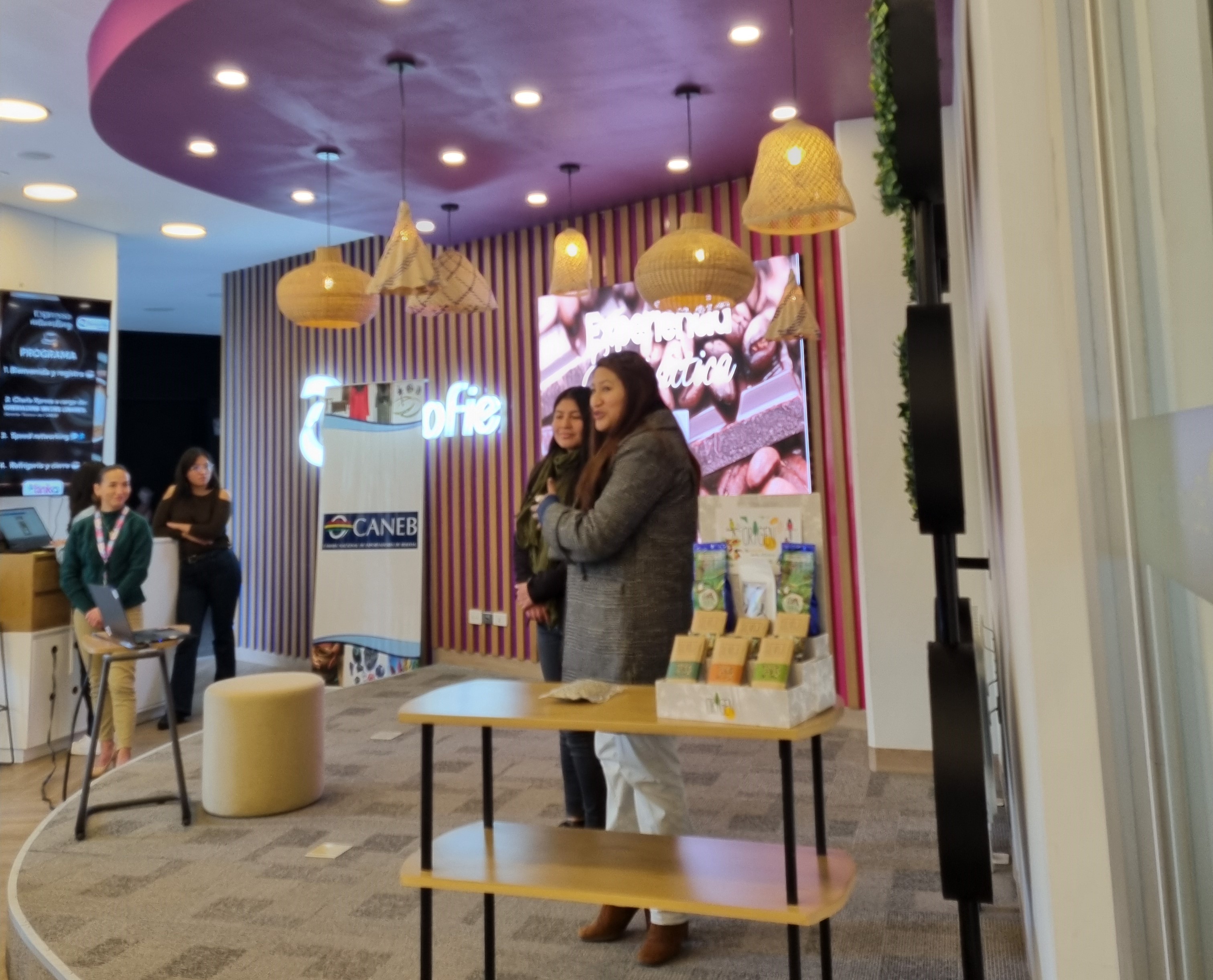 Banco FIE y CANEB impulsan el desarrollo de productores cafetaleros y chocolateros