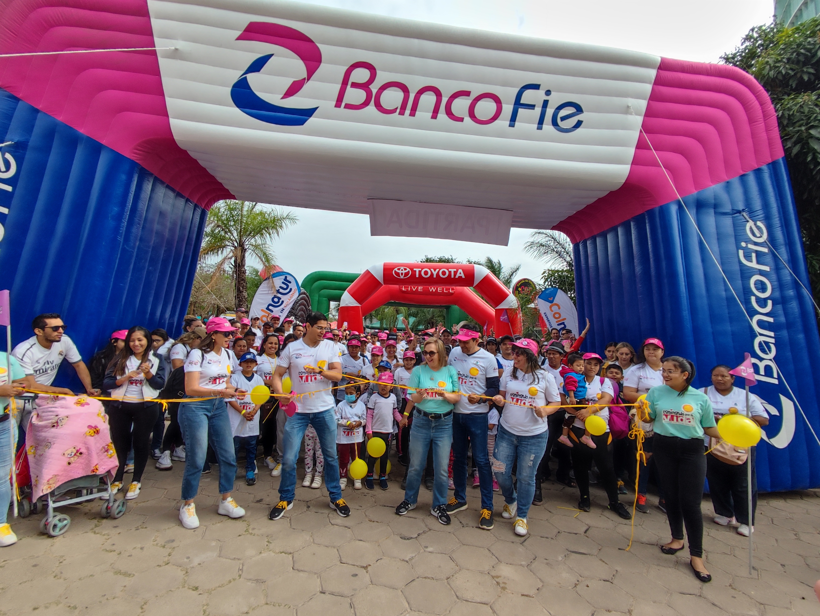 “Caminando por la Vida” a favor de niñas y niños con cáncer congregó a más de 2.000 personas en Santa Cruz